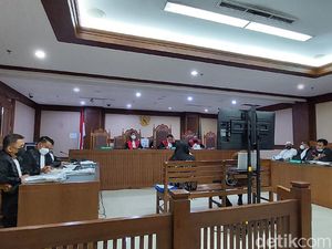 Jaksa Cecar Saksi soal Selisih Uang Kembalian Dana Hotel Atlet Triathlon Jaksa Cecar Saksi soal Selisih Uang Kembalian Dana Hotel Atlet Triathlon