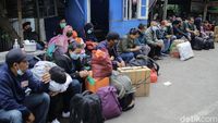 Terminal Bayangan Lebak Bulus Ramai Banget Gaes