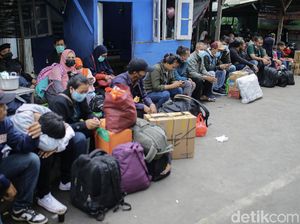 Terminal Bayangan Lebak Bulus Ramai Banget Gaes