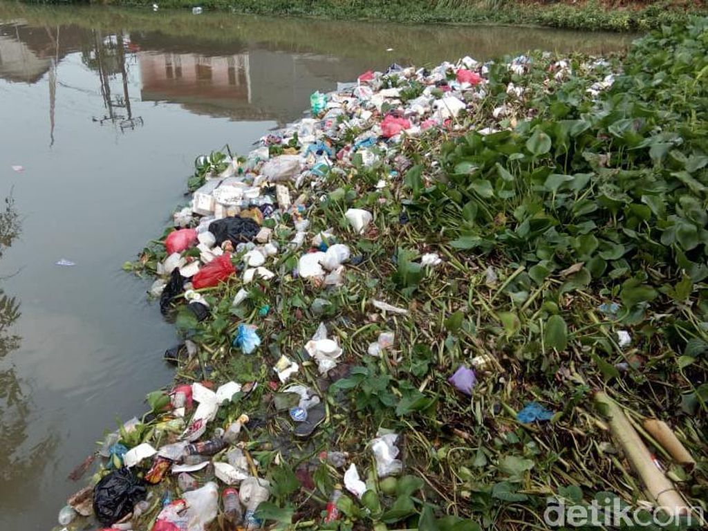 Pegiat Lingkungan Minta Pemkab Karawang Terapkan Aturan Penggunaan Plastik