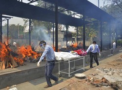 Miris, Jenazah Corona di India Hanyut di Sungai-Ditinggal di Krematorium