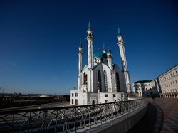 Jadi Kontroversi, Wanita Posting Video Olahraga di Depan Masjid Saat Ramadhan