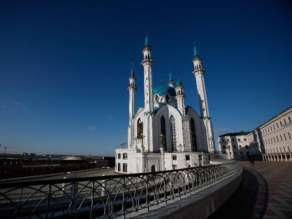 Jadi Kontroversi, Wanita Posting Video Olahraga di Depan Masjid Saat Ramadhan Jadi Kontroversi, Wanita Posting Video Olahraga di Depan Masjid Saat Ramadhan