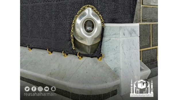 The government of Saudi Arabia has released some new images of the black or black rock in the Kaaba with high resolution for the first time.