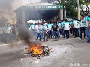 Bakar Ban, Buruh di Boyolali Demo Tolak THR Dicicil