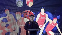 Selain di sepakbola Erick Thohir juga sempat bergelut di bidang olahraga lain. Sejak awal tahun 2000-an, tepatnya 2004, Erick Thohir pernah didapuk sebagai Ketua Persatuan Basket Nasional Indonesia (PERBASI) periode 2004-2006. (Agung Pambudhy/detikcom)  