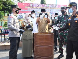 Pimpin Apel Operasi Ketupat Candi, Bupati Kebumen Musnahkan Ribuan Miras