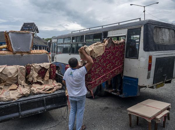 Bukan Cuma Orang, Sofa di Palu Juga Ikut Mudik Lho