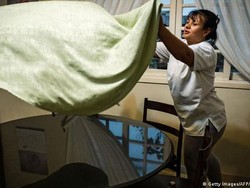 Hong Kong Tunda Rencana Wajibkan Vaksin COVID-19 bagi Pekerja Migran