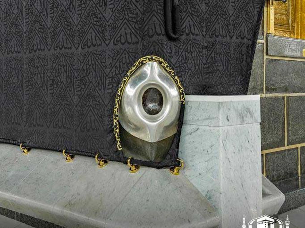 Hajar Aswad Pernah Dicuri Selama 22 Tahun hingga Haji Absen, Benarkah? Hajar Aswad Pernah Dicuri Selama 22 Tahun hingga Haji Absen, Benarkah?