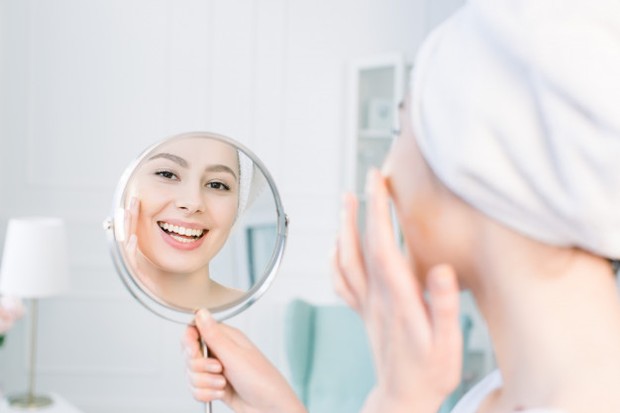 Tren Skincare Mencuci Wajah dengan Air Soda