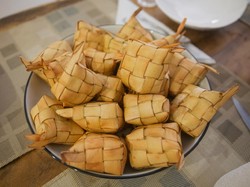 Ketupat dan 6 Tradisi Lebaran yang Dilakukan Masyarakat Indonesia