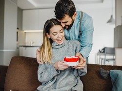 9 Kado Valentine untuk Pacar Selain Coklat, Unik dan Romantis