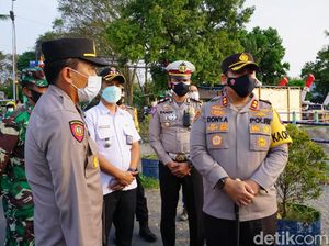Polisi Tutup Jalur Tikus Mojokerto-Sidoarjo Selama Larangan Mudik Polisi Tutup Jalur Tikus Mojokerto-Sidoarjo Selama Larangan Mudik