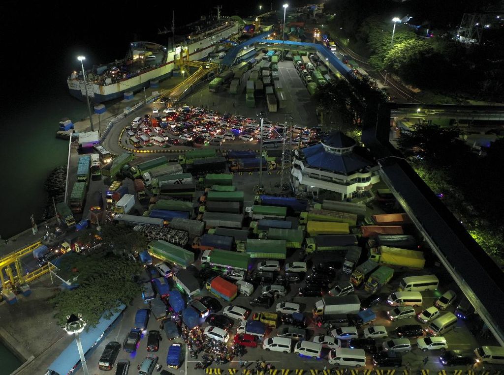 Jelang Natal, 58 Ribu Kendaraan Nyeberang ke Sumatera Via Pelabuhan Merak