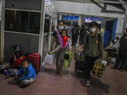 Mudik Dilarang, Sejumlah Orang di Pelabuhan Merak Gagal Menyeberang