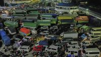 Jelang Larangan Mudik, Ratusan Kendaraan Menyebarang ke Sumatera