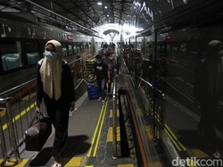 2.852 Orang Naik Kereta di Hari Pertama Larangan Mudik