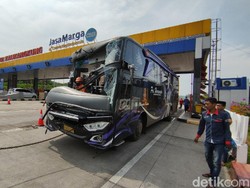 Hendak Jemput Penumpang dari Tangerang, Bus Ini Kecelakaan di Tol Semarang