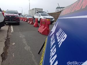Jelang Larangan Mudik, Kendaraan Keluar GT Cileunyi Bandung Padat