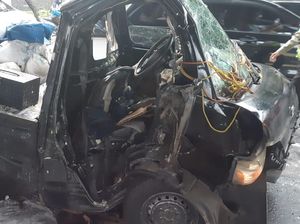 Pikap Tabrak Separator Busway di Jaktim, Sopir Terjepit Selama 1 Jam