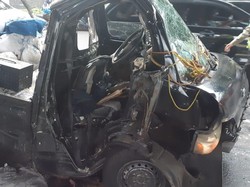 Pikap Tabrak Separator Busway di Jaktim, Sopir Terjepit Selama 1 Jam