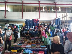 Warga Mau Beli Baju Lebaran Bikin Pasar Tanah Abang Ramai Hari Ini