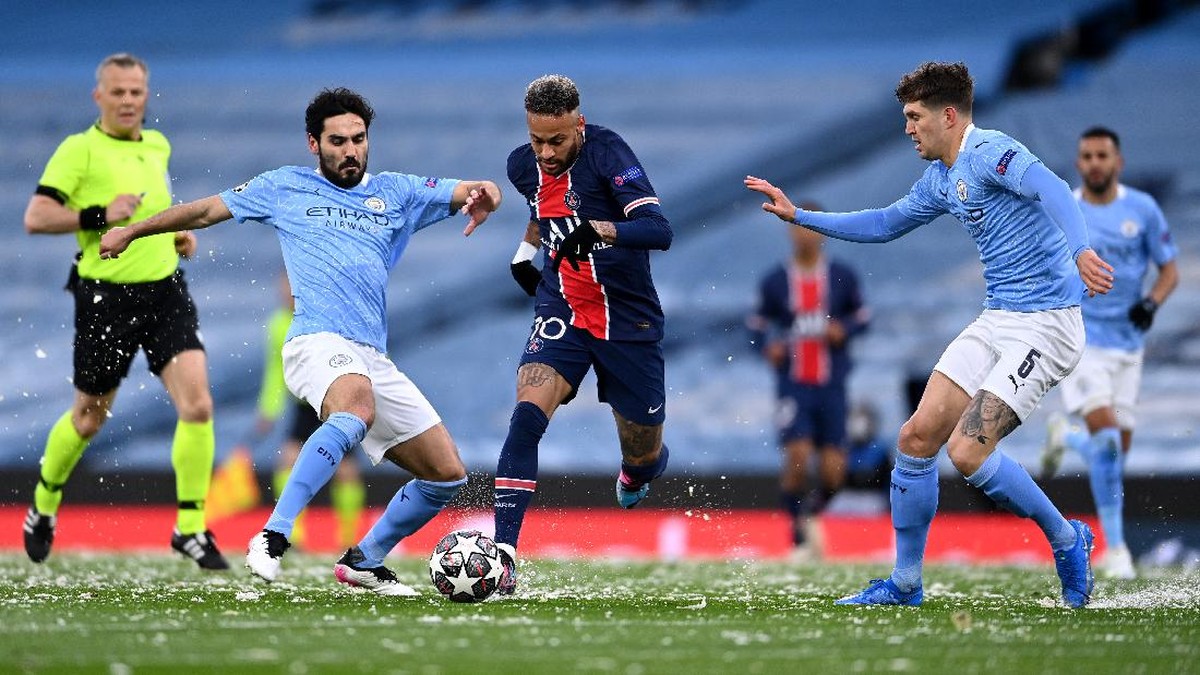Aksi Neymar (tengah) saat berlaga di Etihad Stadium. (Foto: Getty Images/Laurence Griffiths)