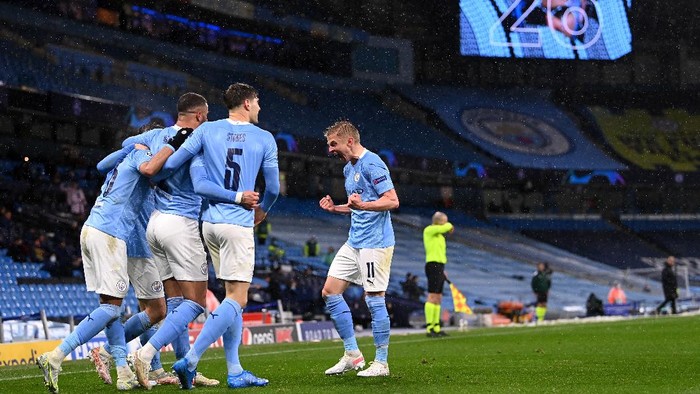 MANCHESTER, ENGLAND - MAY 04: Riyad Mahrez of Manchester City celebrates with Kyle Walker, John Stones and Oleksandr Zinchenko after scoring his teams second goal during the UEFA Champions League Semi Final Second Leg match between Manchester City and Paris Saint-Germain at Etihad Stadium on May 04, 2021 in Manchester, England. Sporting stadiums around the UK remain under strict restrictions due to the Coronavirus Pandemic as Government social distancing laws prohibit fans inside venues resulting in games being played behind closed doors. (Photo by Laurence Griffiths/Getty Images)