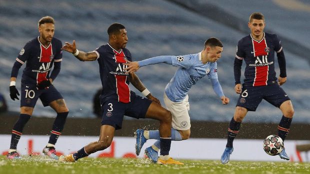 Soccer Football - Champions League - Semi Final Second Leg - Manchester City v Paris St Germain - Etihad Stadium, Manchester, Britain - May 4, 2021 Manchester City's Phil Foden in action with Paris St Germain's Presnel Kimpembe REUTERS/Phil Noble
