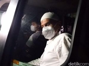 Mark Sungkar Dituntut 2 Tahun 6 Bulan Penjara Terkait Kasus Korupsi Mark Sungkar Dituntut 2 Tahun 6 Bulan Penjara Terkait Kasus Korupsi