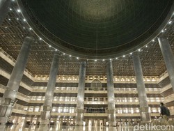 Viral Lampu Warna-warni Masjid Istiqlal, Ini Penjelasan Waskita Karya