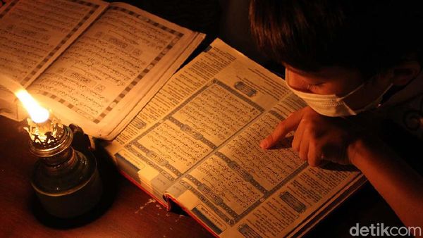 Melihat Tradisi Ngaji Sentir di Ponpes Baitul Musthofa