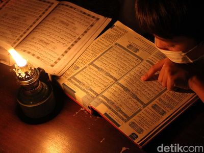 Melihat Tradisi Ngaji Sentir di Ponpes Baitul Musthofa