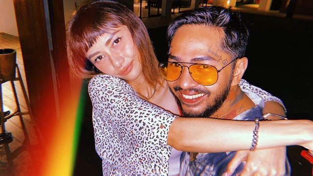 Berita Viral Selebriti dari InsertLive : Onadio Leonardo Dicap Patriarki, Beby Prisillia Pasang Badan Bela Sang Suami