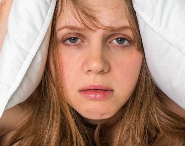 Paparan blue-light dari gadget bisa sebabkan penuaan dini pada area mata/Foto: Pinterest.com ElshéSkin