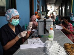 DKI Prioritaskan Vaksin untuk RW yang Jadi Tempat Penyebaran Varian Baru Corona