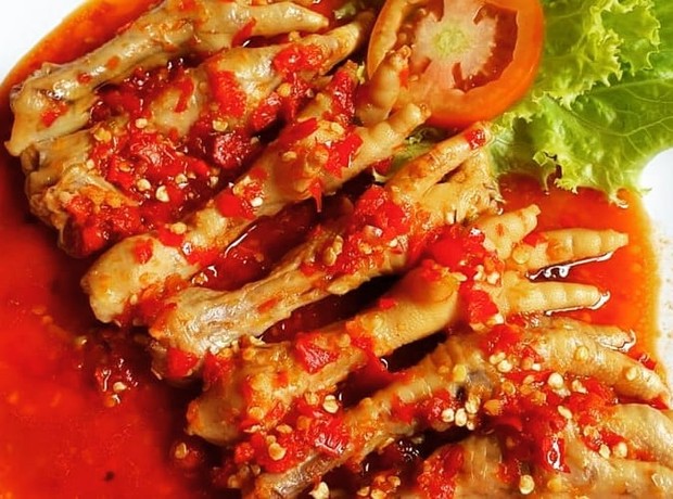 Plecing Kangkung Ceker Ayam/instagram.com/junsleep88 Plecing Kangkung Ceker Ayam dengan cita rasa gurih dan enak/instagram.com/junsleep88