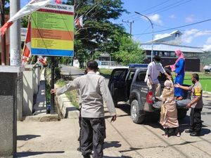 Ribuan Lansia di Bima Sudah Divaksin, Polisi Setia Antar Jemput
