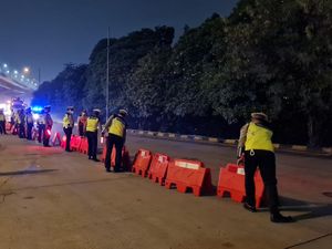 Polda Metro Gelar Apel Persiapan Penyekatan di GT Cikarang Barat