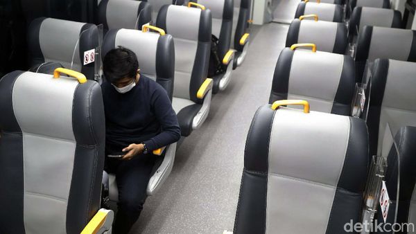 Sunyi Sepi Kereta Bandara Jelang Berhenti Operasi Sementara