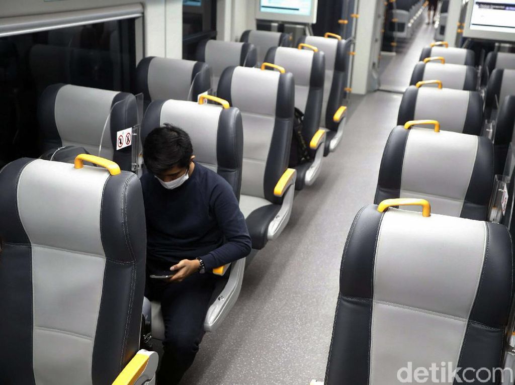 Sunyi Sepi Kereta Bandara Jelang Berhenti Operasi Sementara Sunyi Sepi Kereta Bandara Jelang Berhenti Operasi Sementara