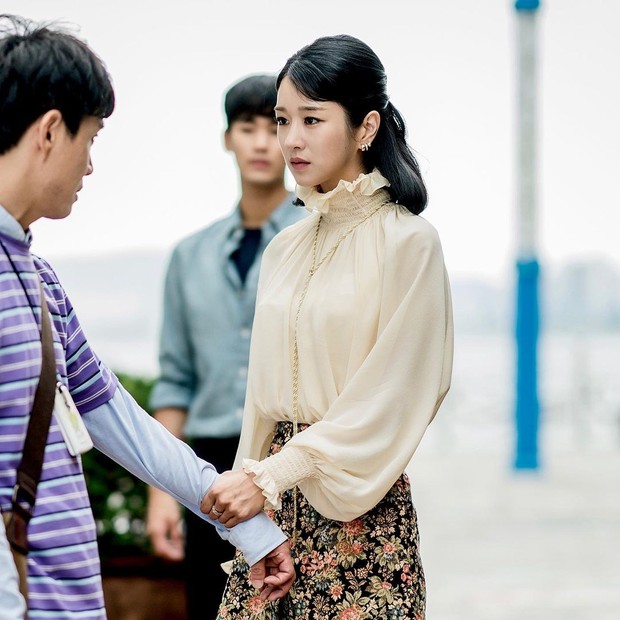 Potret Seo Ye Ji saat syuting It's Okay To Not Be Okay (foto: instagram.com/seoyejidaily)