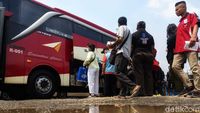 Potret Terminal Bayangan Lebak Bulus pada H-1 Larangan Mudik