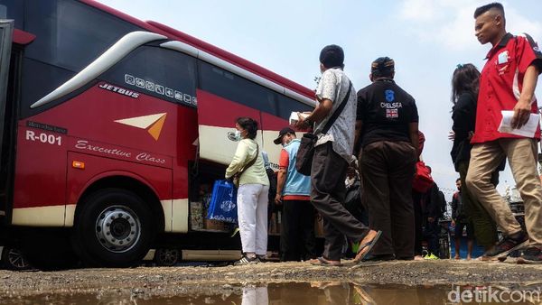 Potret Terminal Bayangan Lebak Bulus pada H-1 Larangan Mudik