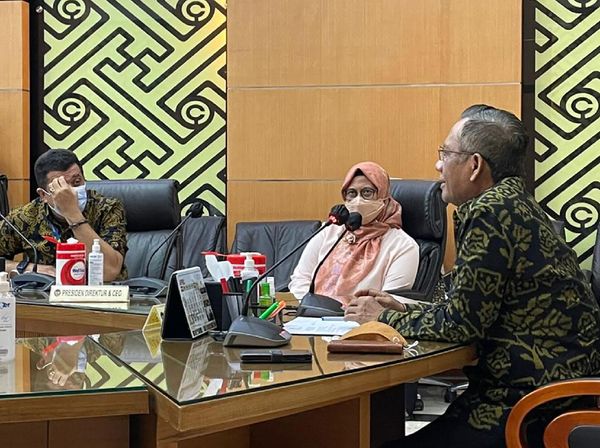 Sebar Ratusan Laptop untuk Kembangkan Desa Digital