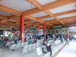 Terminal Kampung Rambutan Sepi Jelang Larangan Mudik