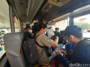 Tak Ada Jarak di Dalam Shuttle Bus Bandara Soetta