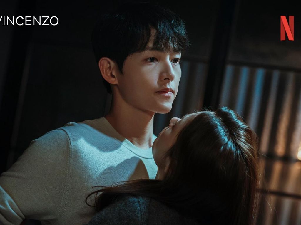 So Sweet, Ini Kisah di Balik Ciuman Song Joong Ki & Jeon Yeo Bin di Vincenzo So Sweet, Ini Kisah di Balik Ciuman Song Joong Ki & Jeon Yeo Bin di Vincenzo