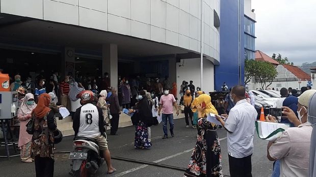 Suasana kepanikan di RS M Djamil Padang saat gempa terjadi (Jeka-detikcom)